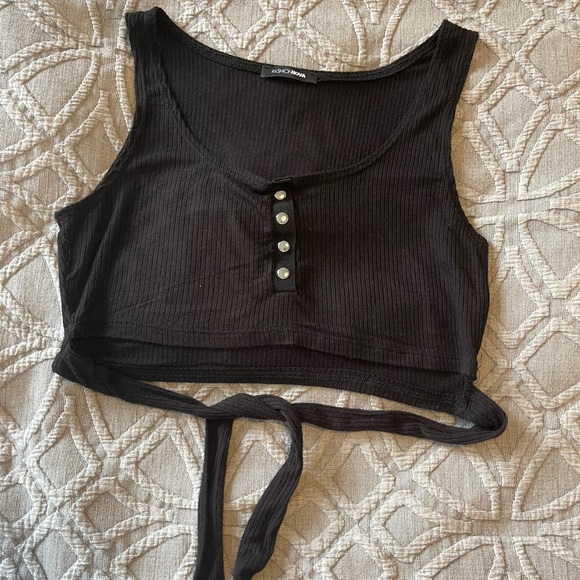 WOMANS FASHION NOVA CROPPED TIE TOP - Picture 1 of 5